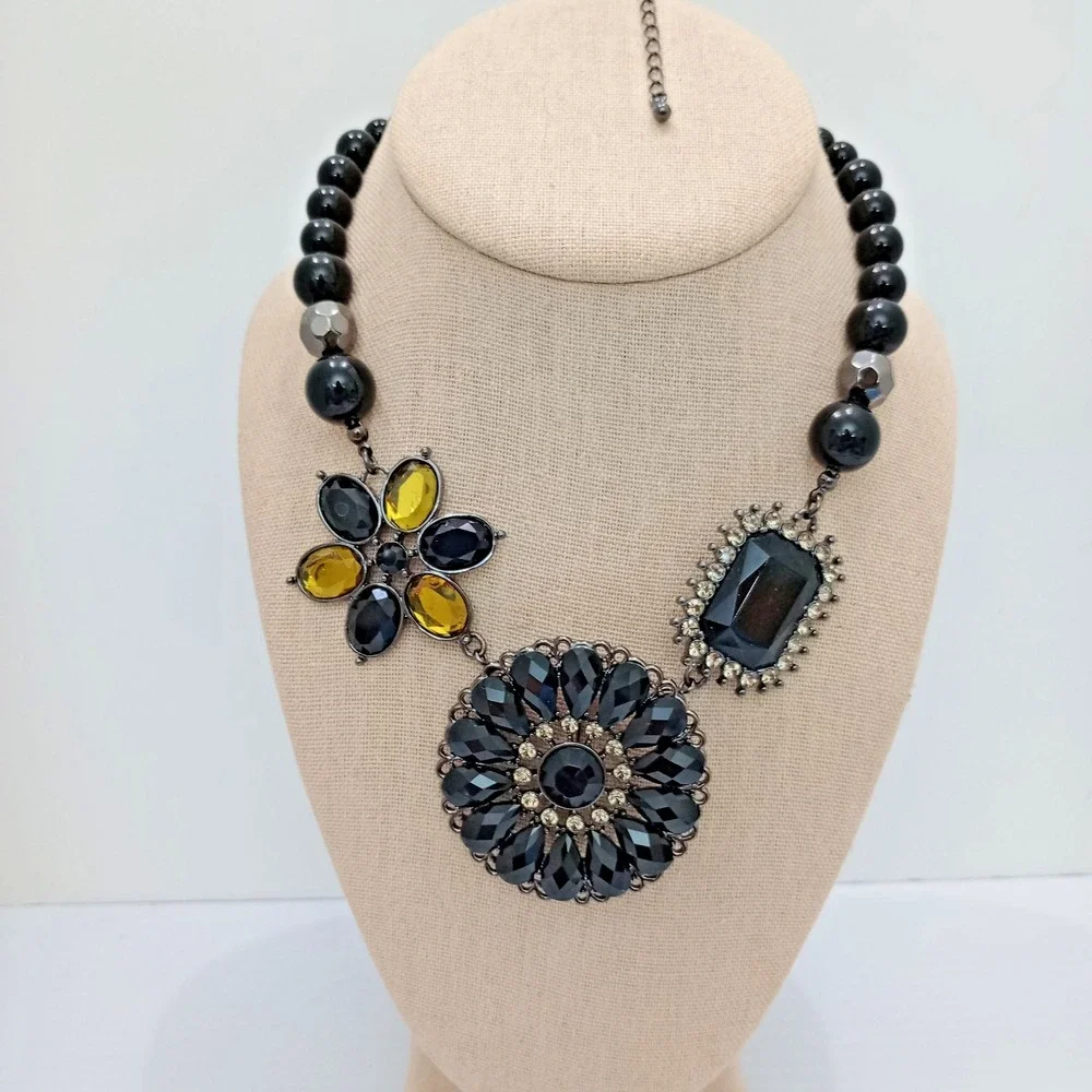 Premier Designs Black Beaded‎ Floral Statement Necklace w/ Detachable Brooch